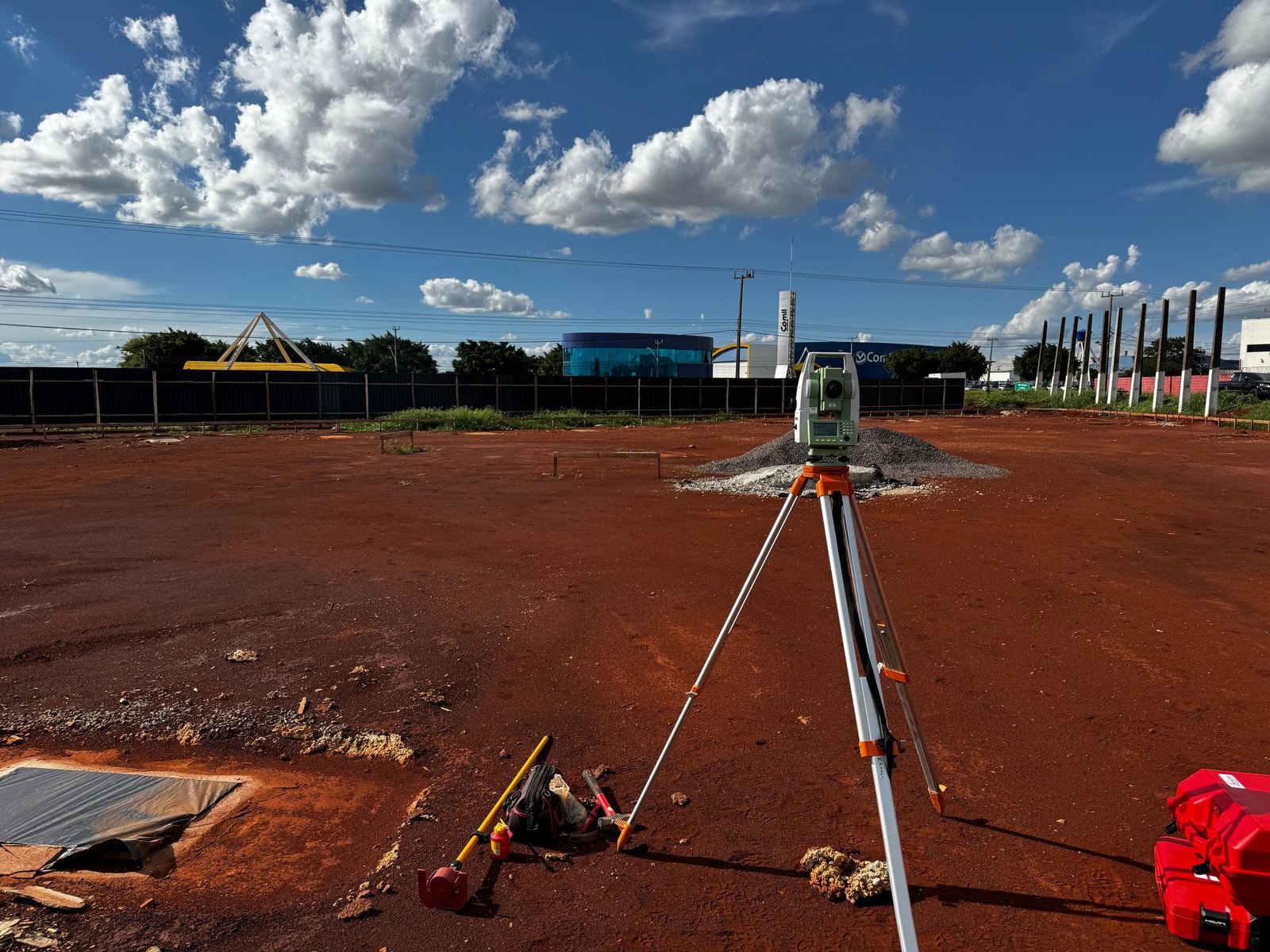 Levantamento topográfico em terraplenagem industrial